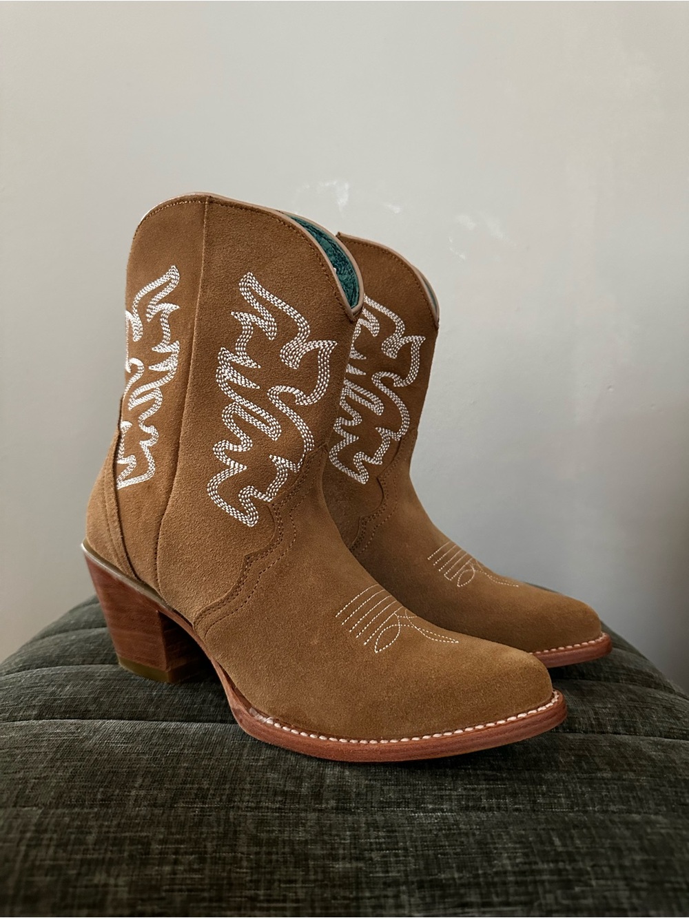 Corral A4218 Tan Suede Embroidered Western Boots Size 8.5